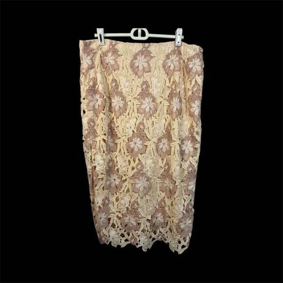 ANTONIO MELANI Dresses & Skirts - ANTONIO MELANI ivory and pink lace Skirt Size 14